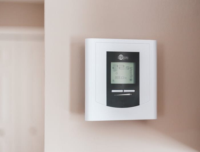 Thermostaat vloerverwarming digitaal programmeerbaar — weekprogramma, LCD.
